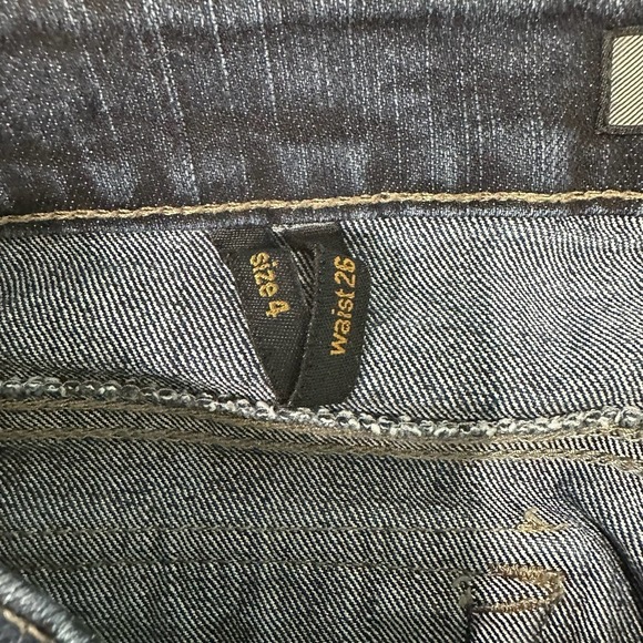 NINE WEST Capri Jeans Women’s sz. 4 (26) Blue Denim Cropped Buttoned Hem - Picture 7 of 10